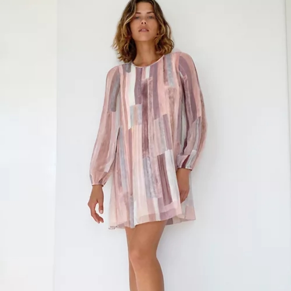 Aritzia Dresses & Skirts - Aritzia Daydreamer Mini Dress Size 8